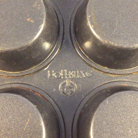 HOFFRITZ 12 CUPCAKE CAST ALUMINUM PAN...USED.. - Picture 4 of 5